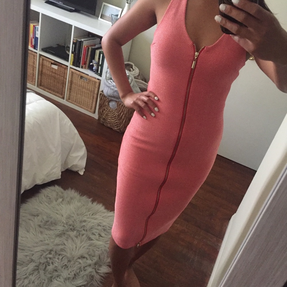 BEBE PINK FORM FITTING DRESS SIZE S